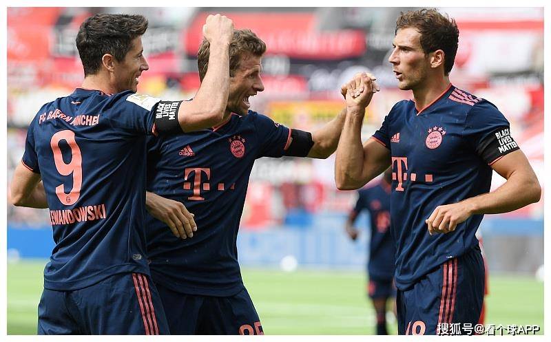  莱万穆勒联手破纪录，拜仁刷新进球数新高  